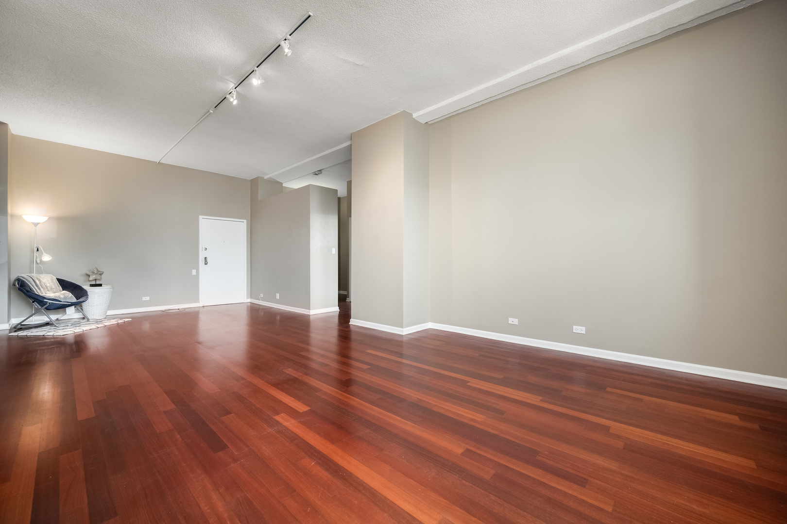 600 S Dearborn Street 1604