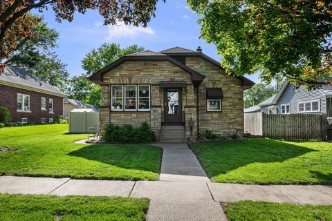 Tiny photo for 2218 DAVIE Street, Davenport, IA 52804 (MLS # 12642274)