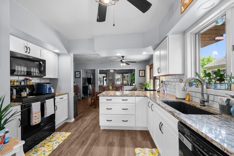 Tiny photo for 2218 DAVIE Street, Davenport, IA 52804 (MLS # 12642274)