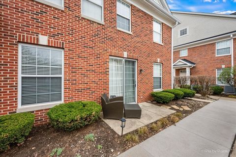 Tiny photo for 430 Commons Circle #430, Clarendon Hills, IL 60514 (MLS # 12608213)