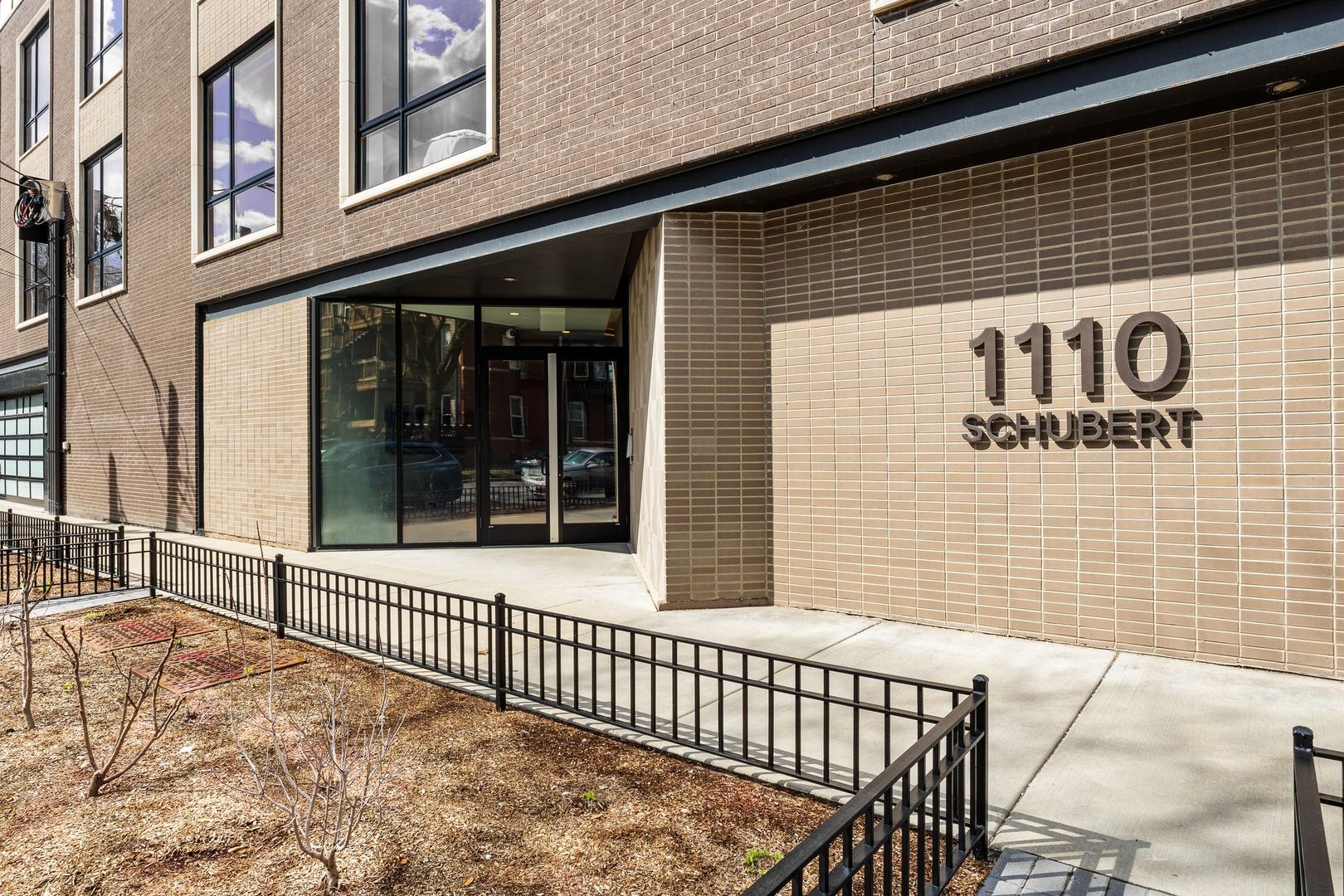 1110 W Schubert Avenue 203, Chicago, IL, 60614 1 1110 W Schubert Avenue 203
