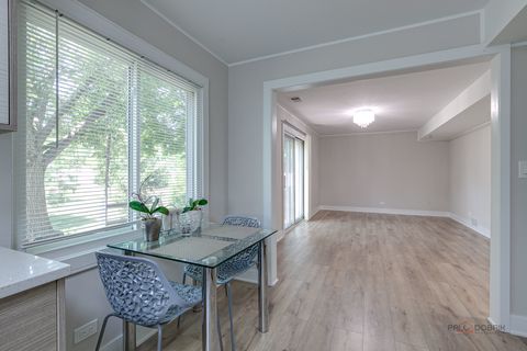 Tiny photo for 5190 Chambers Drive, Hoffman Estates, IL 60010 (MLS # 12522594)