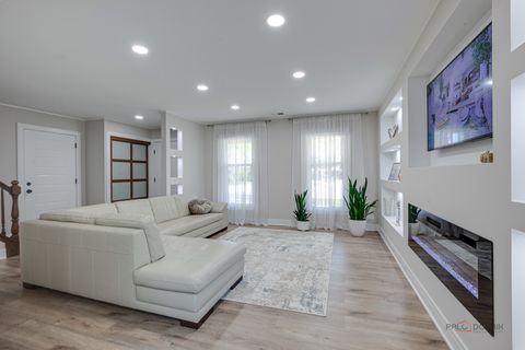 Tiny photo for 5190 Chambers Drive, Hoffman Estates, IL 60010 (MLS # 12522594)