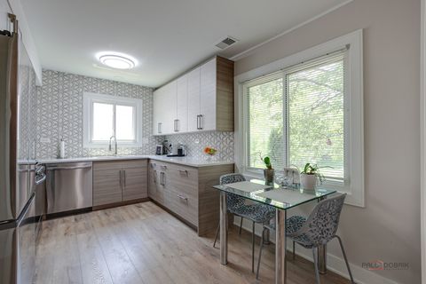 Tiny photo for 5190 Chambers Drive, Hoffman Estates, IL 60010 (MLS # 12522594)