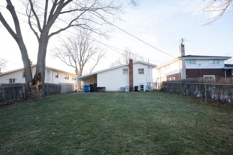 Tiny photo for 621 N Forest Avenue, Mount Prospect, IL 60056 (MLS # 12534240)