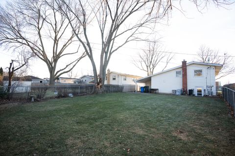 Tiny photo for 621 N Forest Avenue, Mount Prospect, IL 60056 (MLS # 12534240)