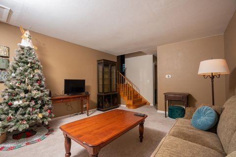 Tiny photo for 621 N Forest Avenue, Mount Prospect, IL 60056 (MLS # 12534240)
