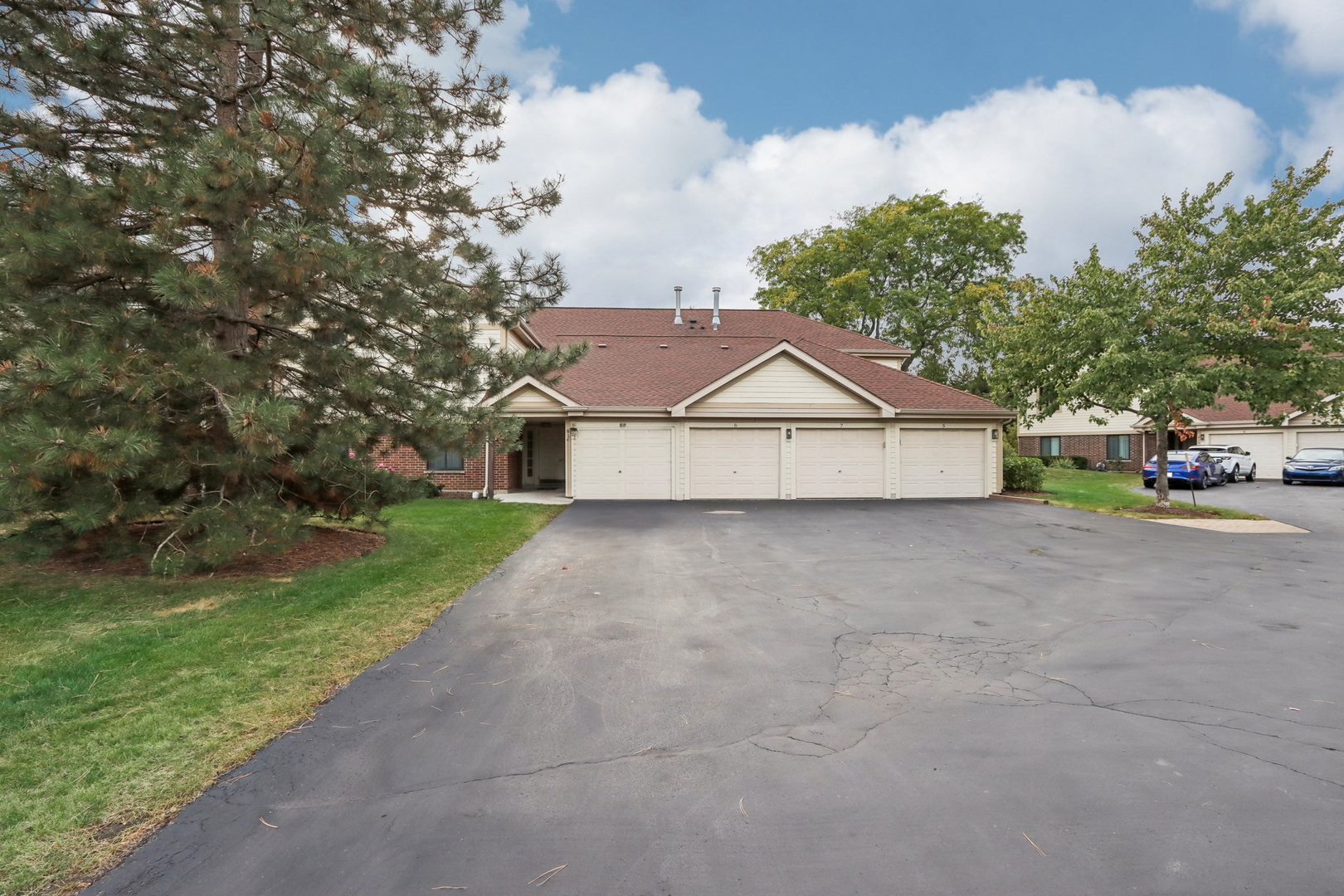 810 E Kings Row 6