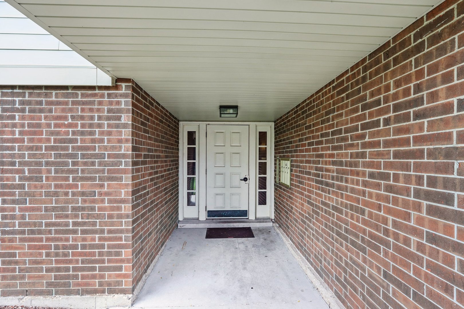 810 E Kings Row 6
