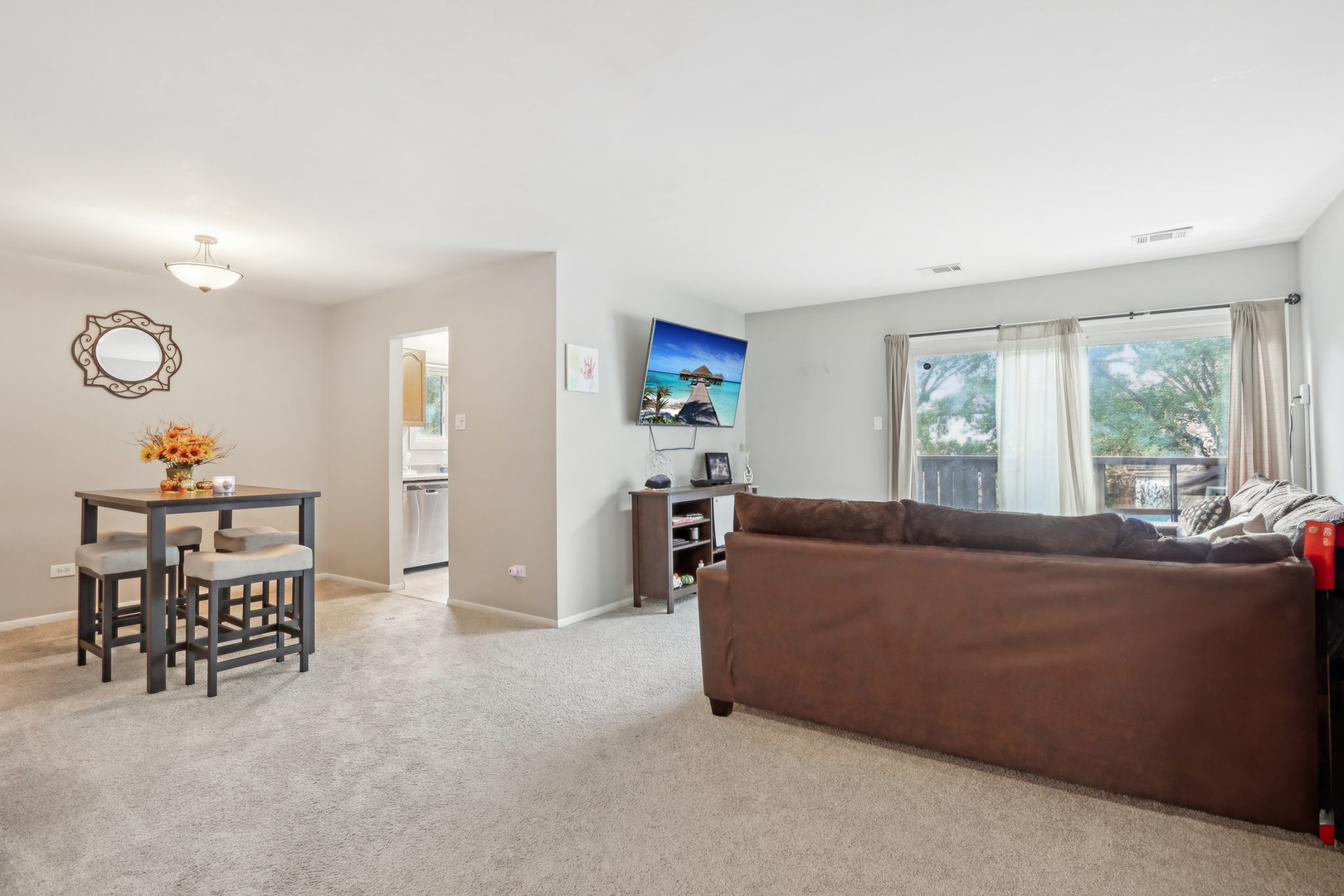 810 E Kings Row 6