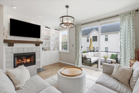 Tiny photo for 2901 N Wolcott Avenue #D, Chicago, IL 60657 (MLS # 12705052)