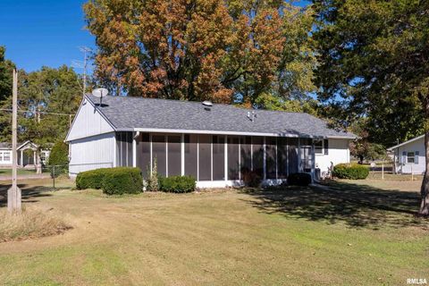 Tiny photo for 1514 E CLEVELAND Street, West Frankfort, IL 62896 (MLS # EB460274)