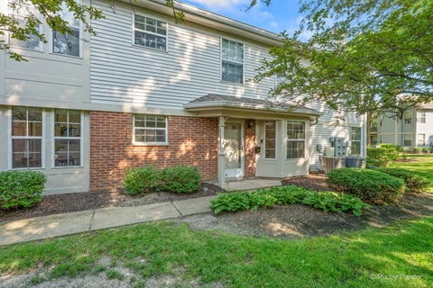 Photo of 2147 Stirling Court, Hanover Park, IL 60133 (MLS # 12706799)