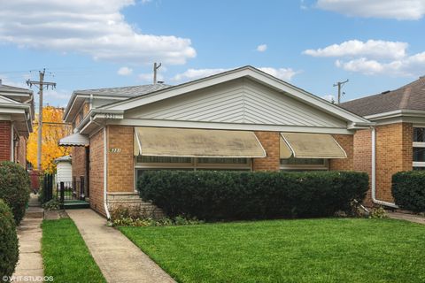 Photo of 6331 N Keystone Avenue, Chicago, IL 60646 (MLS # 12192118)