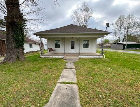 604 N Bush Avenue Hurst IL 62949