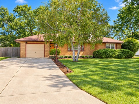 Photo of 1004 Magnolia Drive, Joliet, IL 60435 (MLS # 12769836)