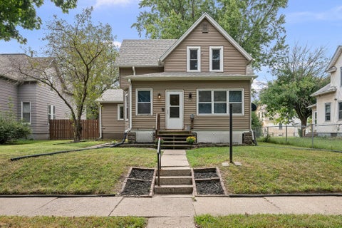 Photo of 2117 Claussen Street, Davenport, IA 52802 (MLS # 12757307)