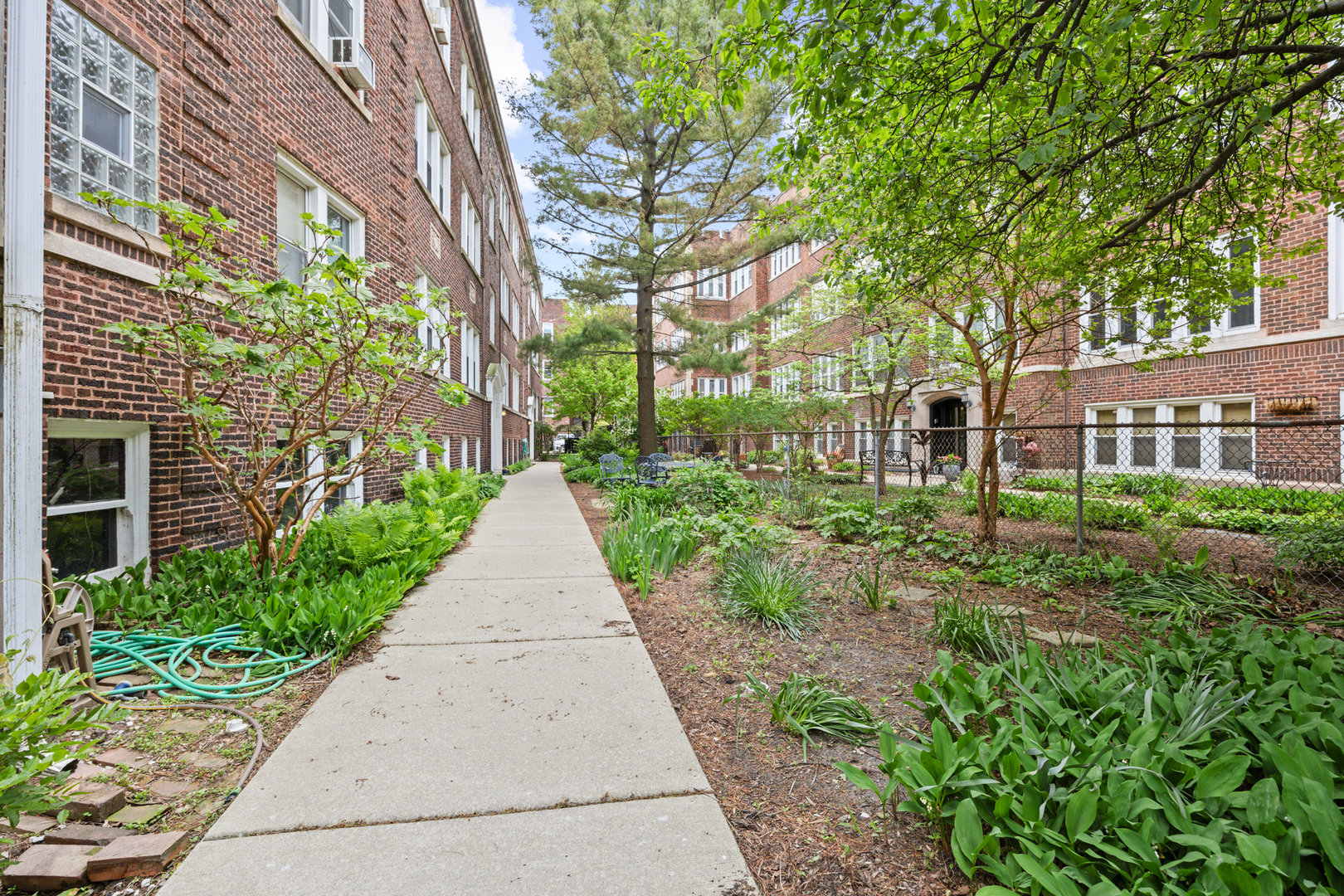 1221 W JARVIS Avenue 2