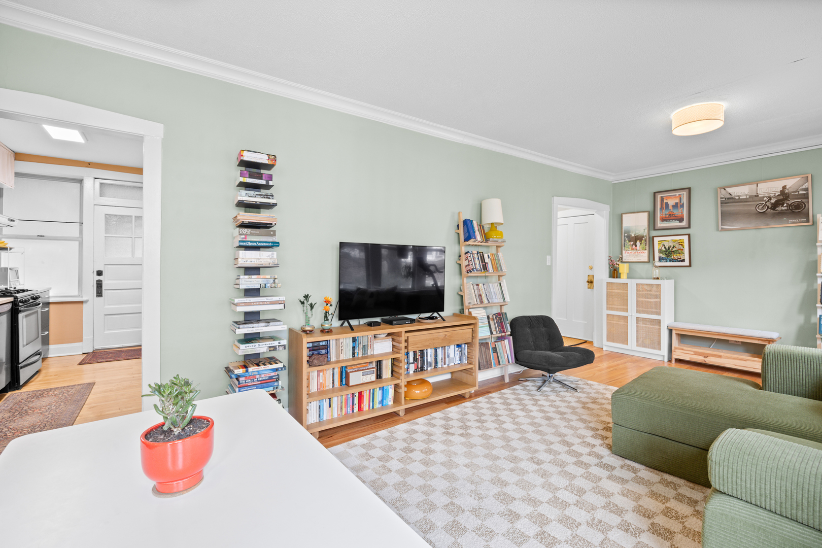 1221 W JARVIS Avenue 2