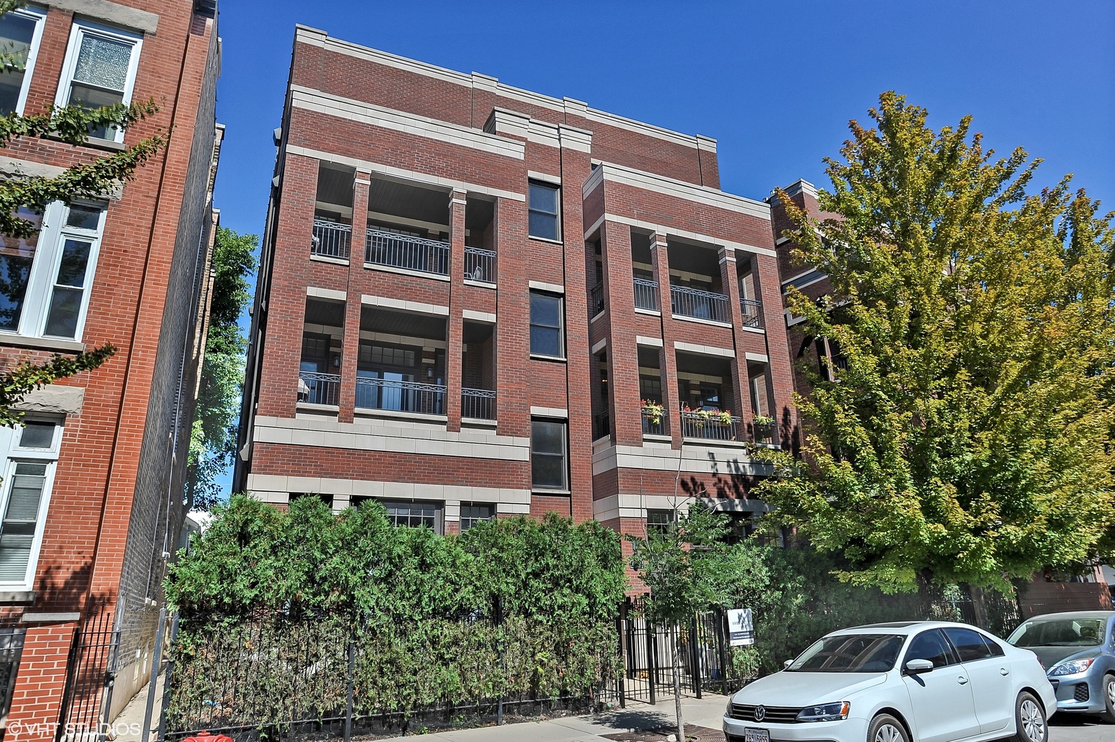 Photo 1 of 18 — 624 W Schubert Avenue 3W, CHICAGO, IL 60614