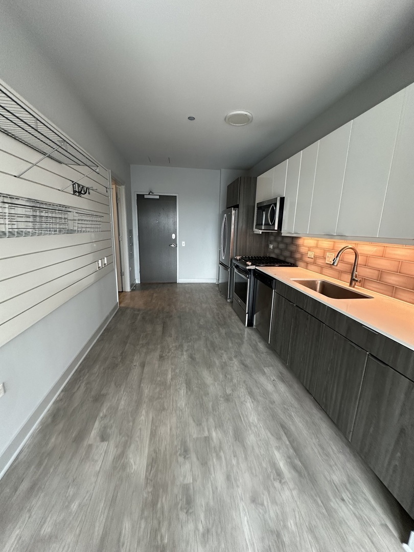 1025 W Addison Street 706