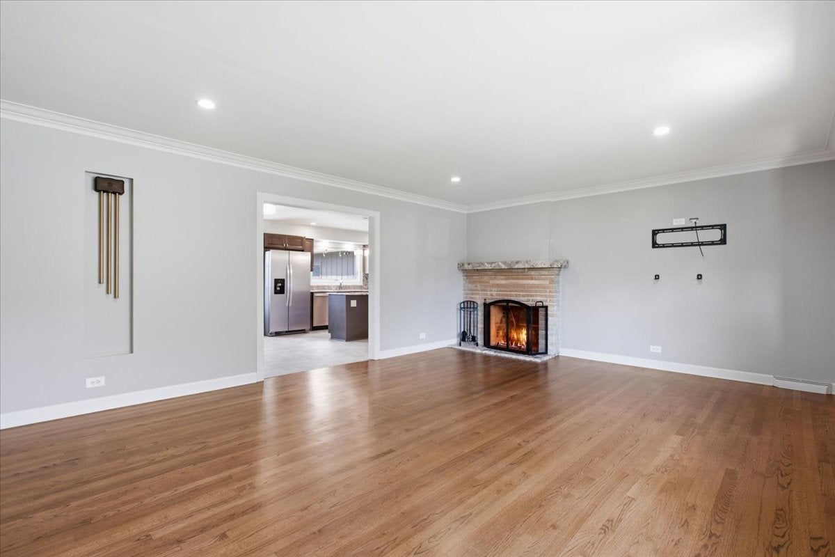 6 Meadowood Drive