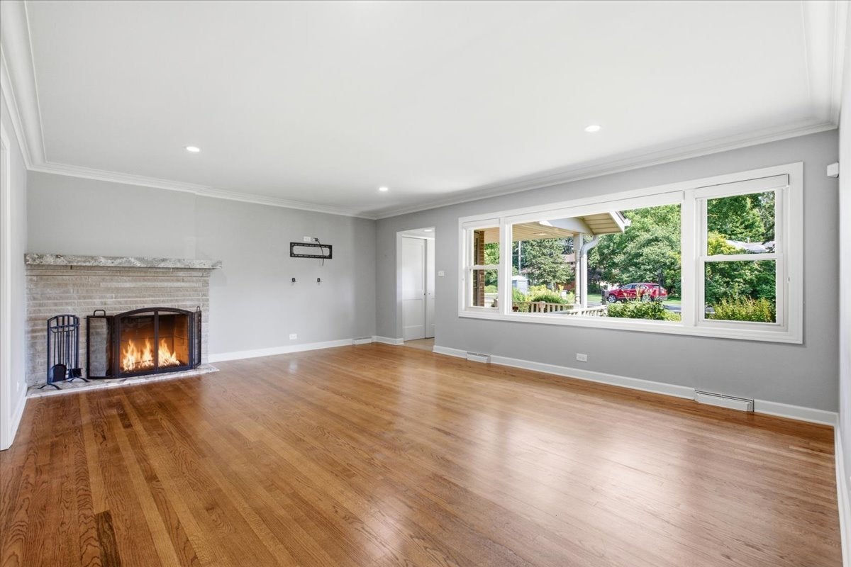 6 Meadowood Drive