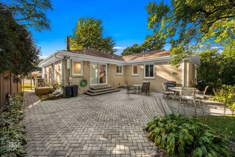 Tiny photo for 6872 N Loron Avenue, Chicago, IL 60646 (MLS # 12514415)