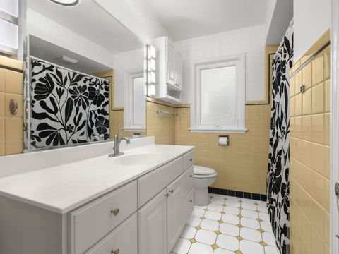 Tiny photo for 6872 N Loron Avenue, Chicago, IL 60646 (MLS # 12514415)