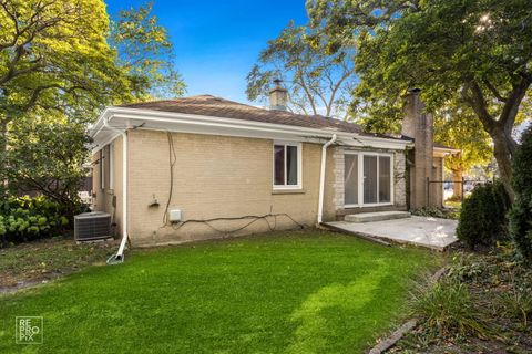 Tiny photo for 6872 N Loron Avenue, Chicago, IL 60646 (MLS # 12514415)