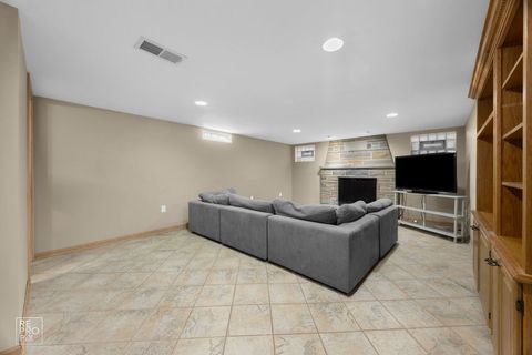 Tiny photo for 6872 N Loron Avenue, Chicago, IL 60646 (MLS # 12514415)