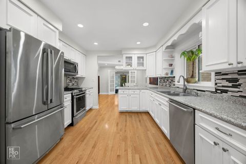 Tiny photo for 6872 N Loron Avenue, Chicago, IL 60646 (MLS # 12514415)