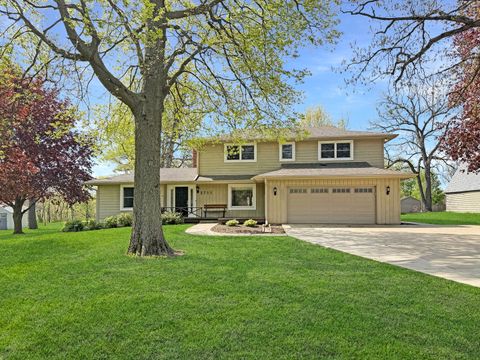Photo of 2711 Royal Oaks Drive, Freeport, IL 61032 (MLS # 12636510)