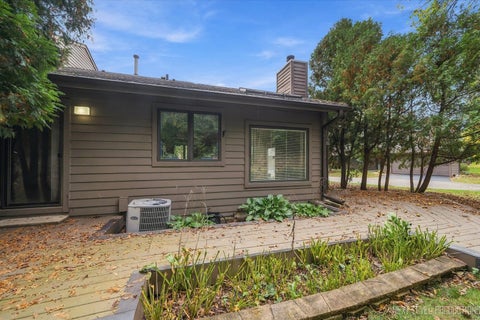 Tiny photo for 110 Elmtree Court, St. Charles, IL 60174 (MLS # 12784539)
