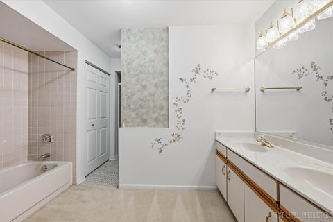 Tiny photo for 110 Elmtree Court, St. Charles, IL 60174 (MLS # 12784539)