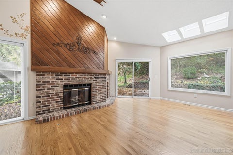 Tiny photo for 110 Elmtree Court, St. Charles, IL 60174 (MLS # 12784539)
