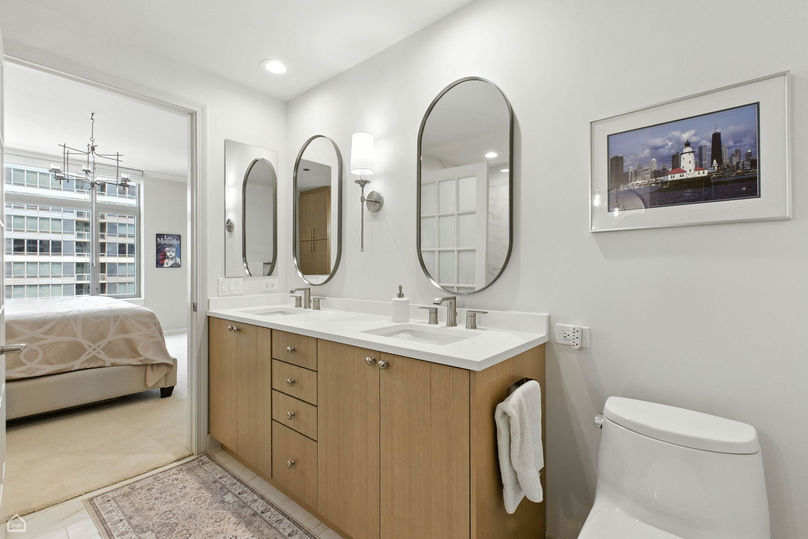 Chicago, Illinois 60611, United States, 2 Bedrooms Bedrooms, ,2 BathroomsBathrooms,Residential,Contingent,187351