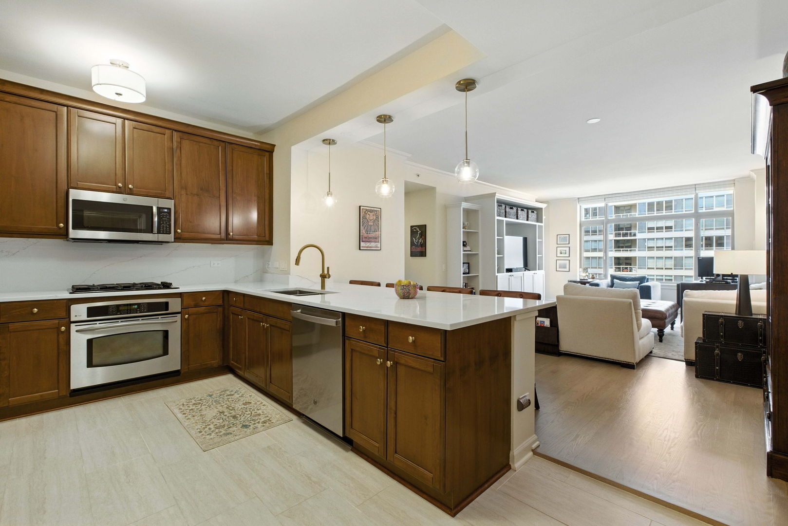 Chicago, Illinois 60611, United States, 2 Bedrooms Bedrooms, ,2 BathroomsBathrooms,Residential,Contingent,187351