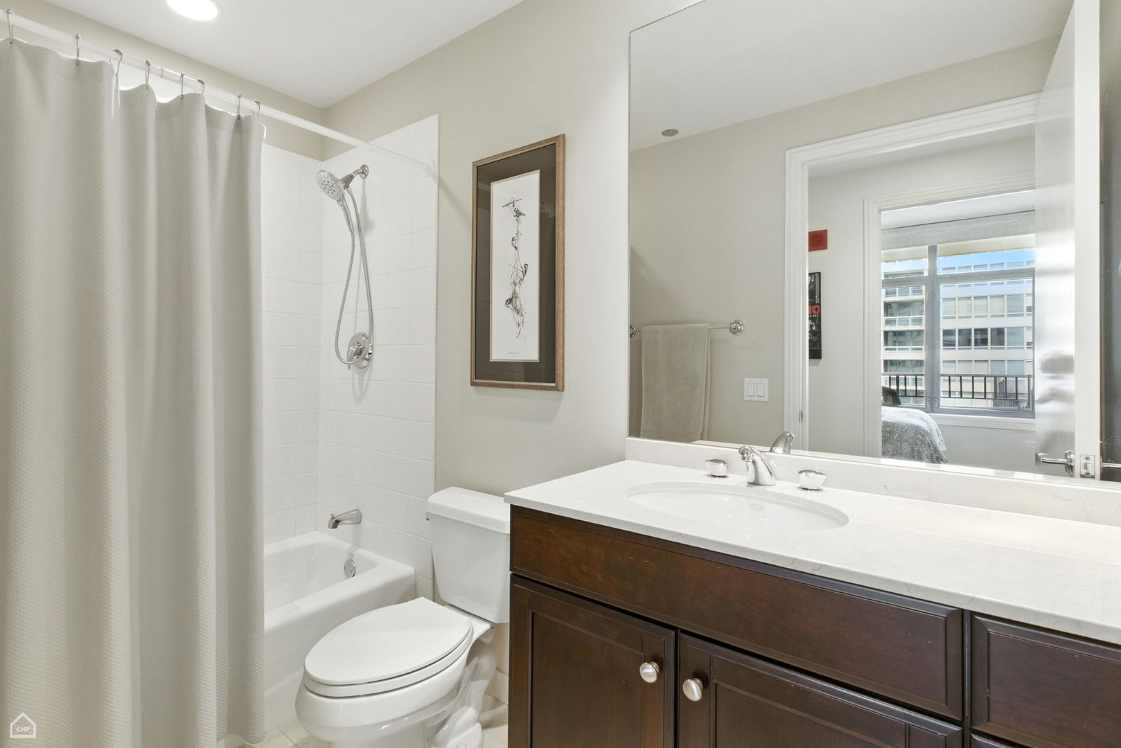 Chicago, Illinois 60611, United States, 2 Bedrooms Bedrooms, ,2 BathroomsBathrooms,Residential,Contingent,187351