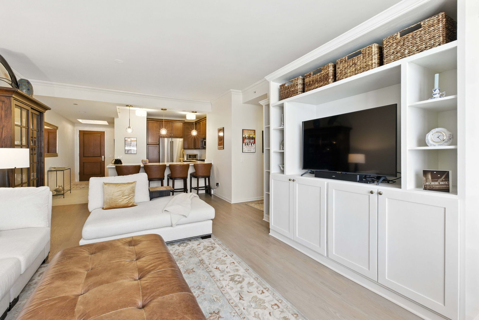 Chicago, Illinois 60611, United States, 2 Bedrooms Bedrooms, ,2 BathroomsBathrooms,Residential,Contingent,187351