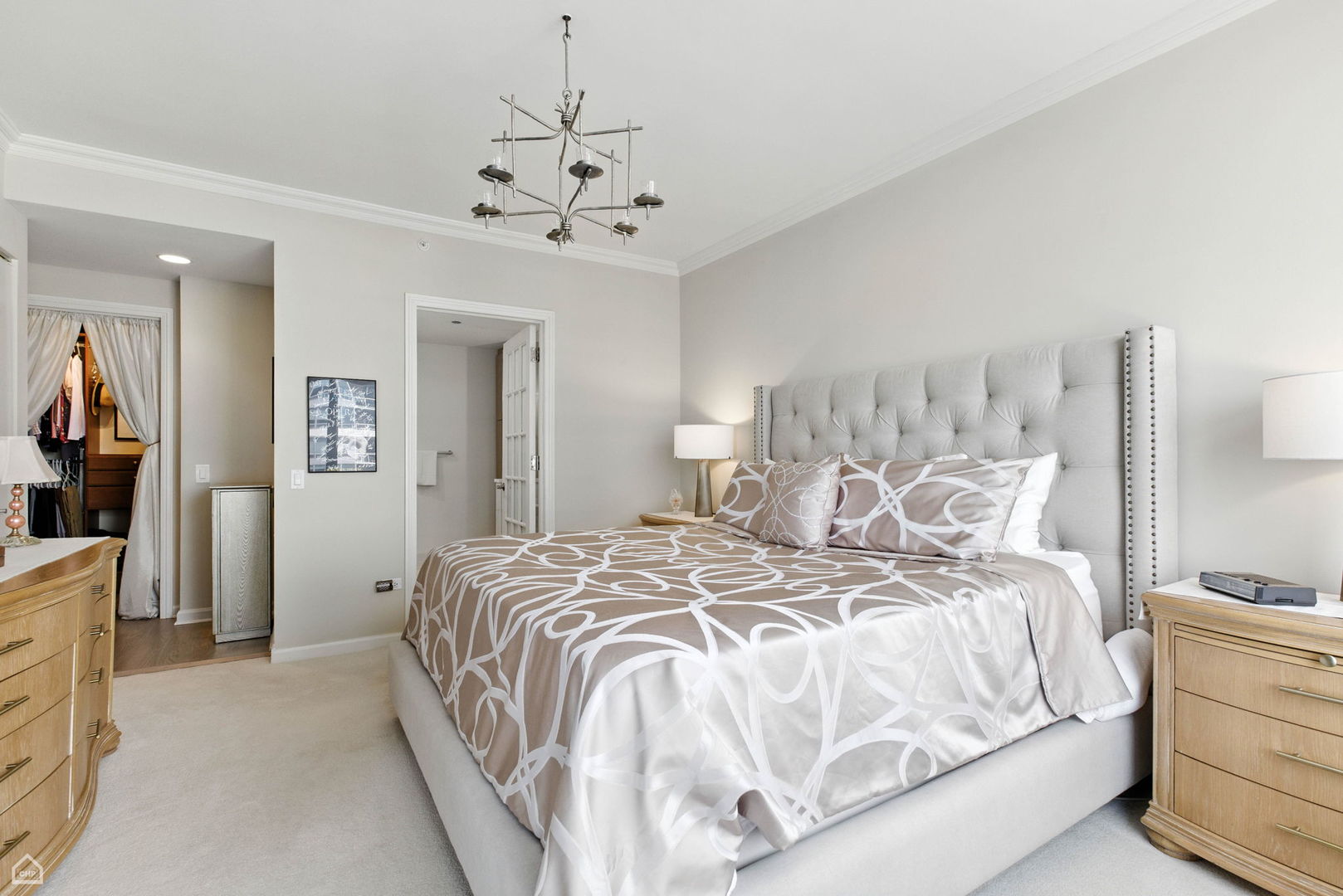 Chicago, Illinois 60611, United States, 2 Bedrooms Bedrooms, ,2 BathroomsBathrooms,Residential,Contingent,187351