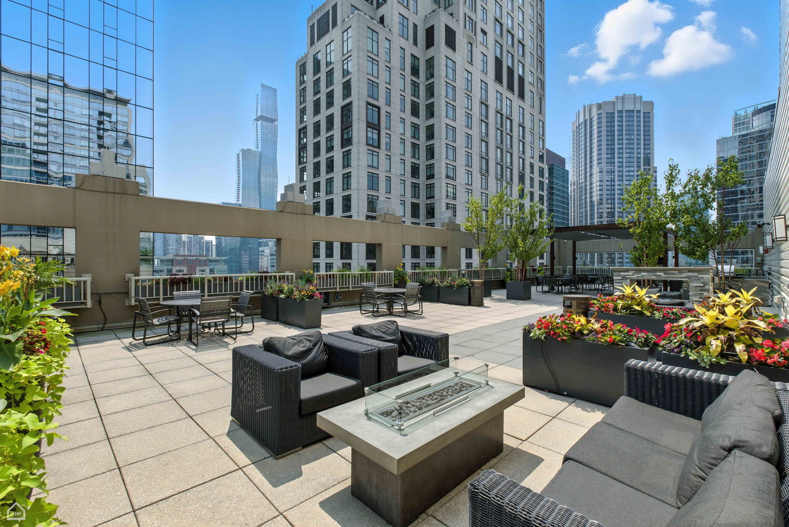 Chicago, Illinois 60611, United States, 2 Bedrooms Bedrooms, ,2 BathroomsBathrooms,Residential,Contingent,187351