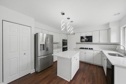 Tiny photo for 2210 Fieldcrest Drive, Mundelein, IL 60060 (MLS # 12657142)