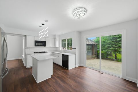 Tiny photo for 2210 Fieldcrest Drive, Mundelein, IL 60060 (MLS # 12657142)