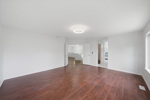Tiny photo for 2210 Fieldcrest Drive, Mundelein, IL 60060 (MLS # 12657142)