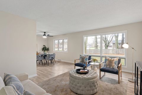 Tiny photo for 3816 Woodland Court, Davenport, IA 52807 (MLS # 100000041)