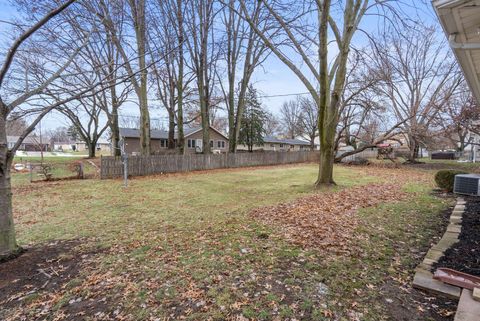 Tiny photo for 3816 Woodland Court, Davenport, IA 52807 (MLS # 100000041)