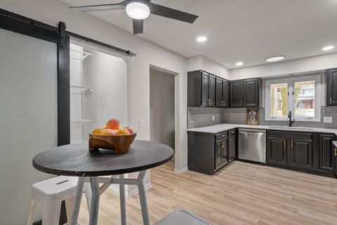 Tiny photo for 3816 Woodland Court, Davenport, IA 52807 (MLS # 100000041)