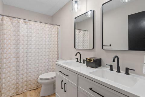 Tiny photo for 3816 Woodland Court, Davenport, IA 52807 (MLS # 100000041)