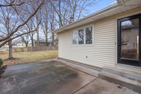 Tiny photo for 3816 Woodland Court, Davenport, IA 52807 (MLS # 100000041)